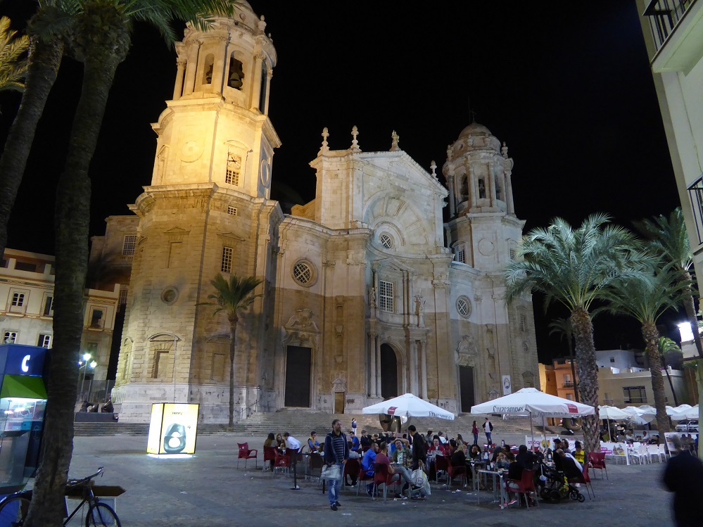 Sommernacht vor der Kathedrale von Cadiz...