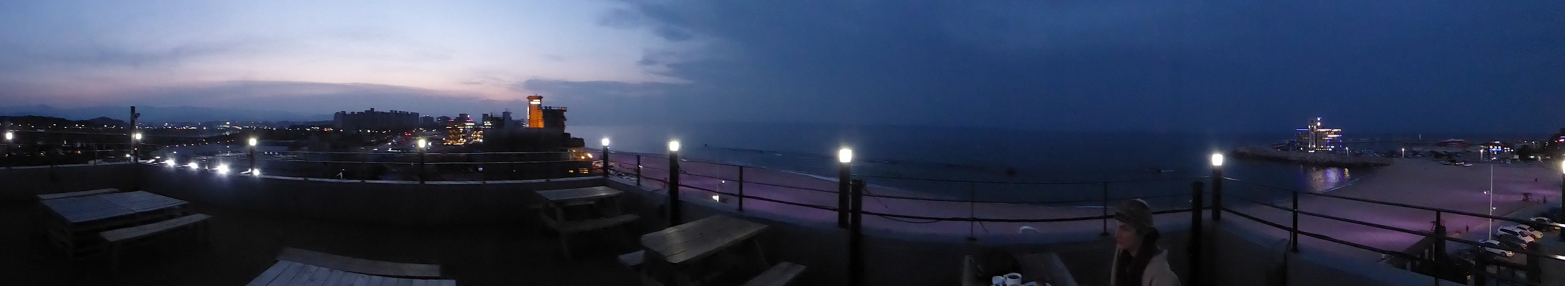 Nachts über dem Strand von Gangneung...